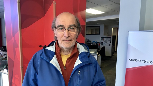 Le guitariste Roger Lapierre