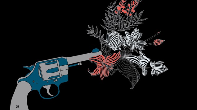 Des fleurs de couleurs sortent d'un pistolet.