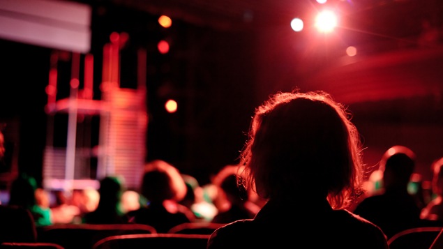 Une salle de spectacle