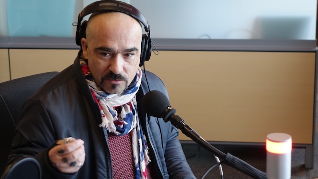 Sébastien Belzile au micro de l'émission Le Réveil.