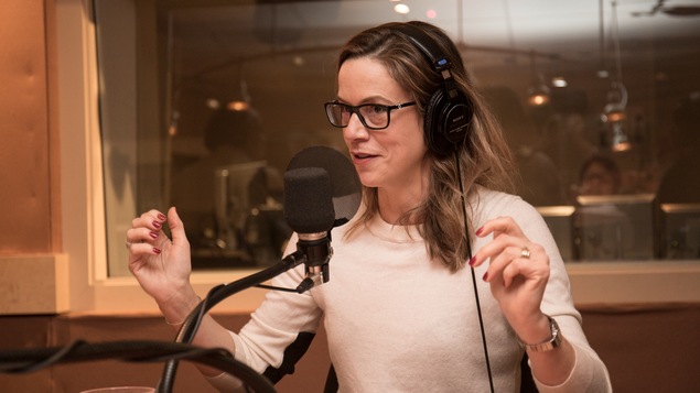 La psychologue spécialisée en troubles alimentaires Stéphanie Léonard donne dans nos studios quelques conseils pour mieux vivre et manger pendant les fêtes.