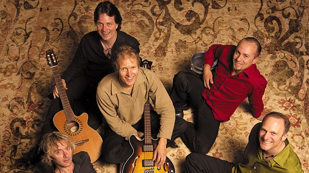Les membres de la formation ontarienne Sultans of String.