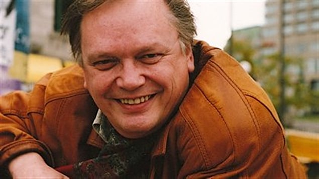 Sylvain Lelièvre en veste orangée
