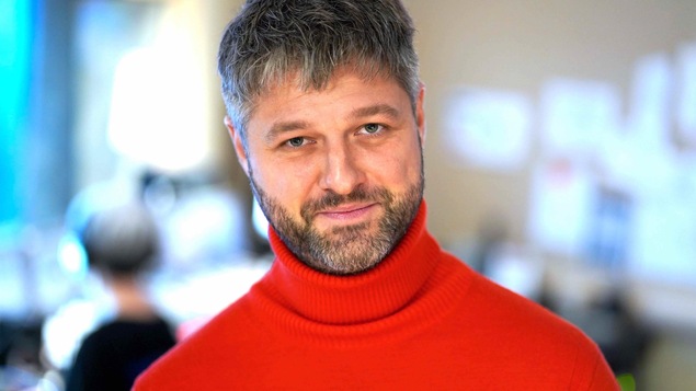 Pierre Lapointe, dans le studio de <i>Tout un matin</i>