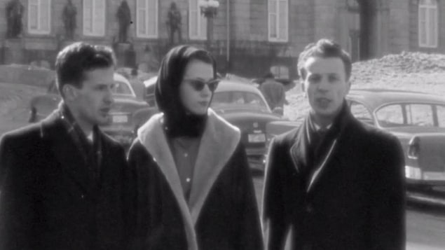 Les étudiants Benoît Meloche, Francine Laurendeau et Jean-Pierre Goyer devant l'Assemblée nationale du Québec, en mars 1958
