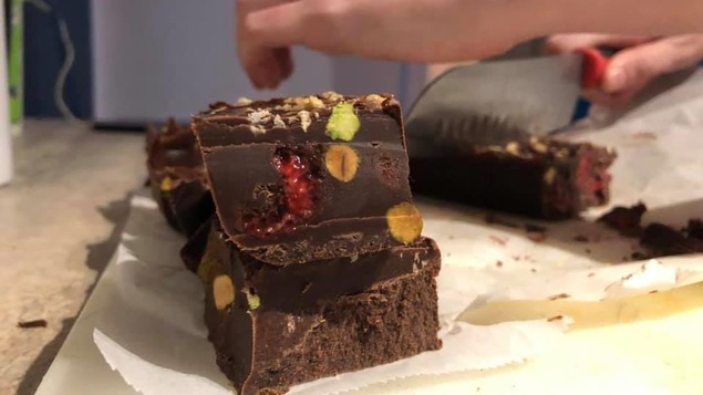 Morceaux de fudge aux fruits.