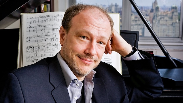 Le pianiste Marc-André Hamelin devant son piano