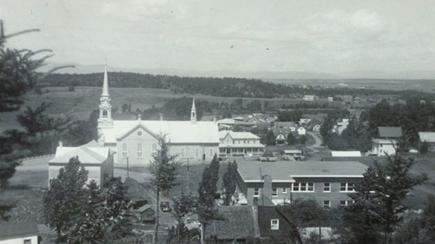 Village de Saint-Pacôme dans le Bas-Saint-Laurent en noir et blanc
