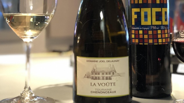 Cette semaine, la sommelière Caroline Chagnon nous fait rêver avec un vin blanc d'appellation Touraine Chenonceaux et voyager avec un garnacha espagnol!