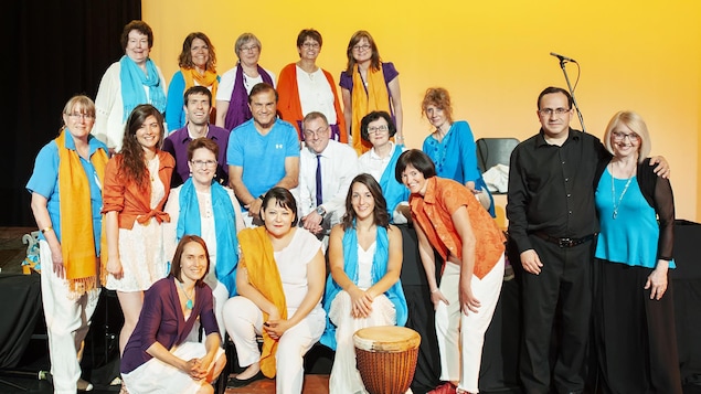 la chorale la Voix des Rocheuses sur scène
