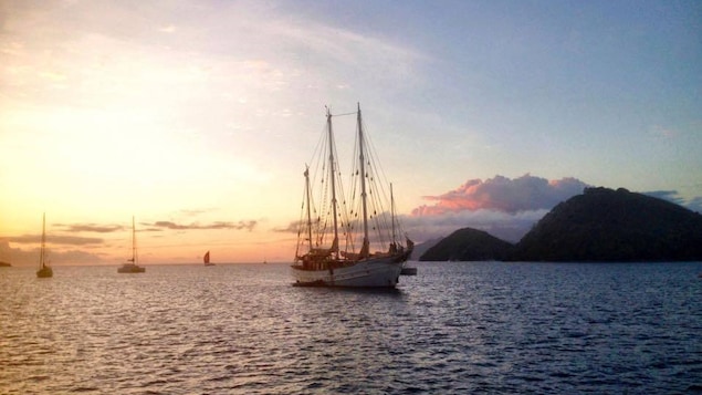 Coucher de soleil sur Terre-de-Bas à Guadeloupe.
