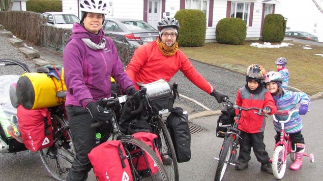 La famille Fortier au départ de leur périple en vélo