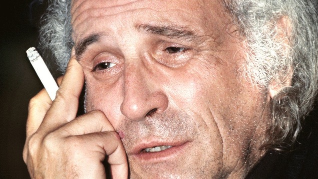 Léo Ferré avec une cigarette