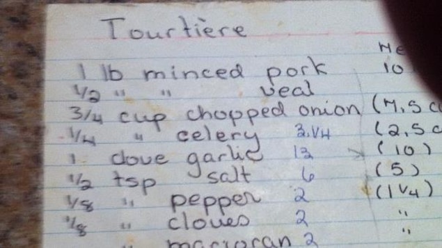 Une fiche de recette de tourtière avec la liste d'ingrédients en anglais.