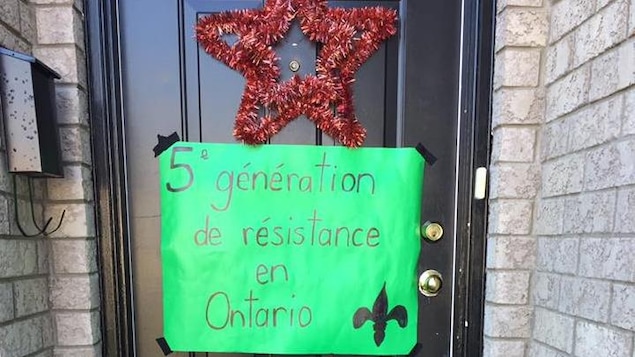 Pancarte sur laquelle on peut lire : « 5e génération de résistance en Ontario».