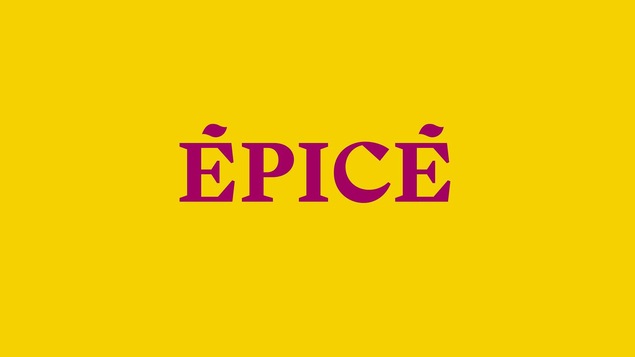 Épicé, inscription fuchsia sur fond jaune