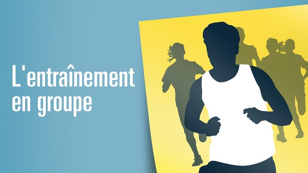 La silhouette de Jean-Philippe Wauthier et de coureurs qui le suivent.