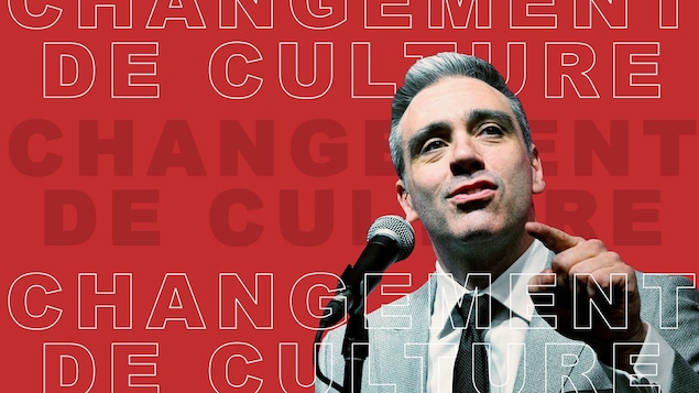 Joël Bouchard sur fond rouge avec libellé Changement de culture