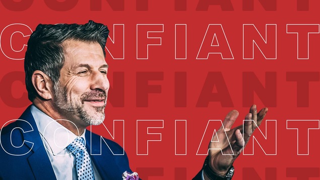 Photo de Marc Bergevin sur fond rouge avec le libellé « Confiant ».