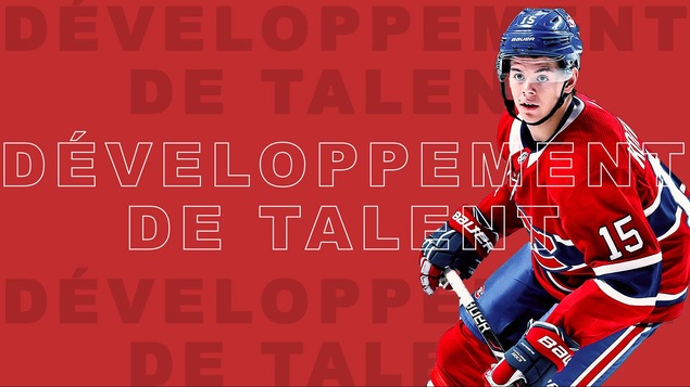 Jesperi Kotkaniemi sur fond rouge avec le libellé « développement de talent ».