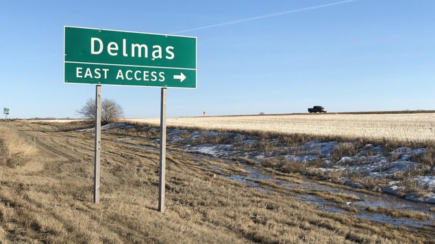 Panneau routier de l’entrée à Delmas