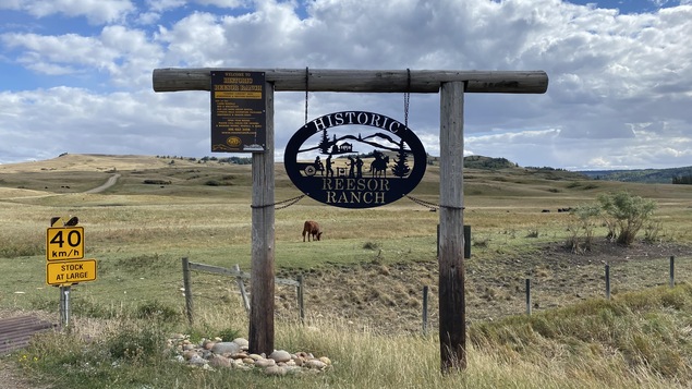 Le panneau pour indiquer l'emplacement du ranch.