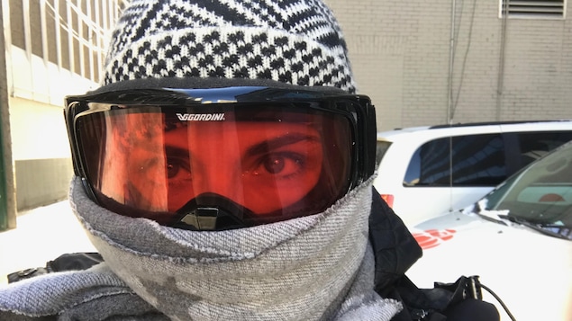 Nicole Lavergne-Smith avec un masque de ski