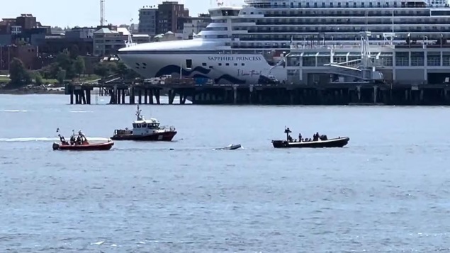 Des bateaux sur l'eau.