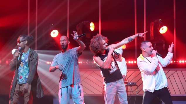 Le groupe en prestation sur le plateau du Beau dimanche