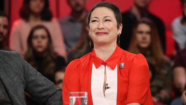 Elle a ému les gens en parlant du cancer dans ses chroniques à Urbania. Elle a ému les gens en parlant du cancer dans ses chroniques à Urbania.