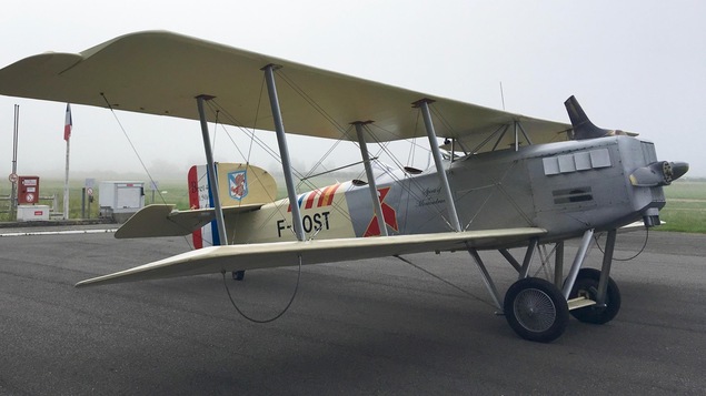 La réplique d'un avion qu'a piloté Antoine de Saint-Exupéry. La réplique d'un avion qu'a piloté Antoine de Saint-Exupéry.