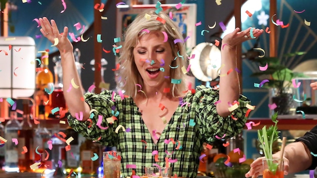 Le trio recouvert de confetti. Le trio recouvert de confetti.