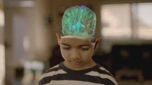 Photo d'un enfant dont le cerveau est en surbrillance. Photo d'un enfant dont le cerveau est en surbrillance.