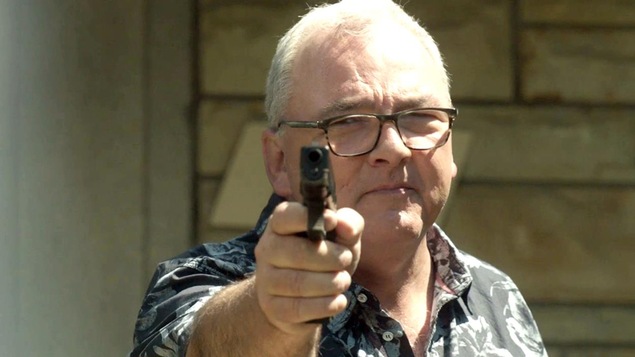 Daniel Chiasson qui pointe son fusil sur Laurent Cloutier. Daniel Chiasson qui pointe son fusil sur Laurent Cloutier.
