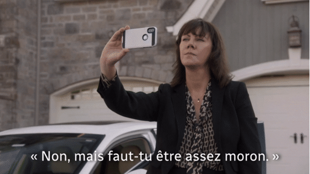 Gabrielle Simard qui prend son voisin en photo. Gabrielle Simard qui prend son voisin en photo.