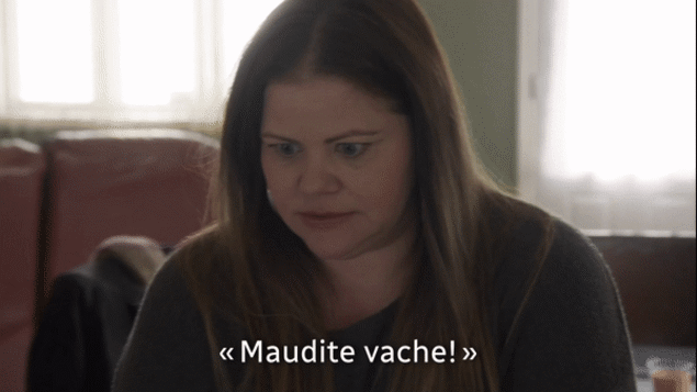 Nancy Riopelle crie Maudite vache à sa soeur Jacinthe. Nancy Riopelle crie Maudite vache à sa soeur Jacinthe.