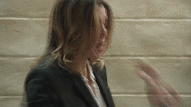 Stéphanie Malo se fait agresser par Shawn Davis. Stéphanie Malo se fait agresser par Shawn Davis.