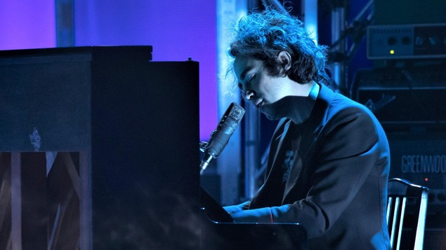 L'artiste au piano. L'artiste au piano.