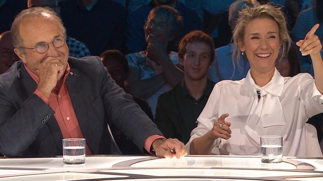 Les deux personnes sur le plateau des Enfants de la télé. Les deux personnes sur le plateau des Enfants de la télé.