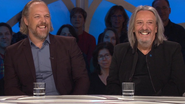Fabien Cloutier et Serge Fiori à la table des invités. Fabien Cloutier et Serge Fiori à la table des invités.
