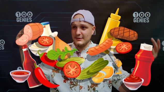 Une photo de FouKi entourée d'aliments.