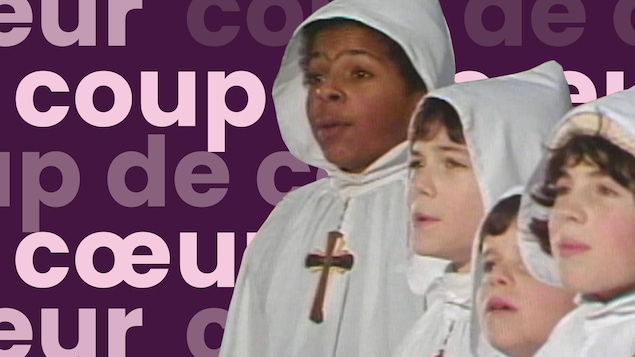 Gregory Charles et ses copains chanteurs portant des capuches et des croix au cou. Gregory Charles et ses copains chanteurs portant des capuches et des croix au cou.