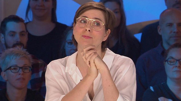 Eve Landry sur le plateau des Enfants de la télé.