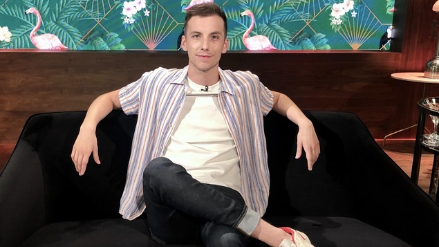 Le comédien sur le plateau de Bonsoir bonsoir. Le comédien sur le plateau de Bonsoir bonsoir.