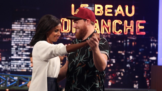 Rebecca Makonnen et Phil Roy font quelques pas de danse, dans le studio du Beau Dimanche.