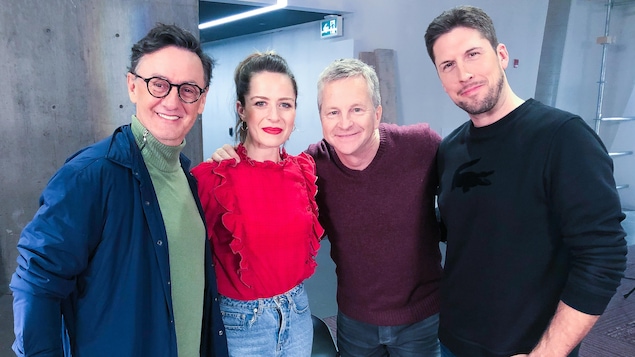 Le quatuor prend la pause sur le plateau de tournage. Le quatuor prend la pause sur le plateau de tournage.