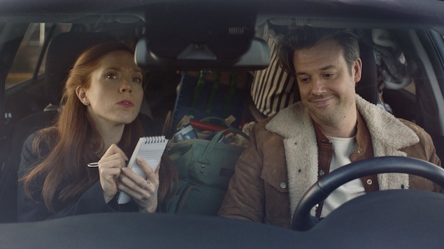 Catherine Bérubé et Mikaël Gouin dans une voiture.