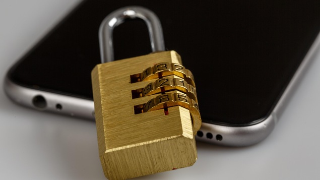 Le téléphone cellulaire dont vous vous servez présentement pourra-t-il être déverrouillé sans frais le 1er décembre prochain?