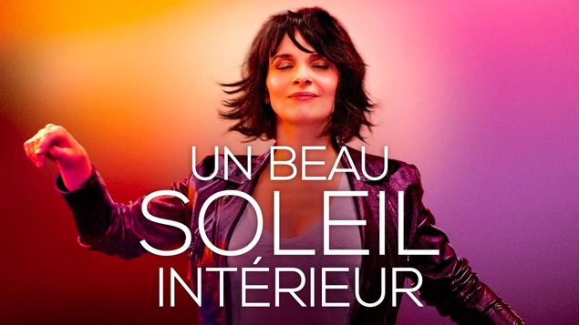 L'affiche du film montrant Juliette Binoche en train de danser, les yeux fermés, sur un fond orange-rose. L'affiche du film montrant Juliette Binoche en train de danser, les yeux fermés, sur un fond orange-rose.
