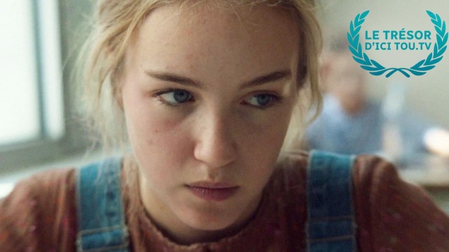 Une adolescente (Emilie Bierre) en gros plan. Une adolescente (Emilie Bierre) en gros plan.